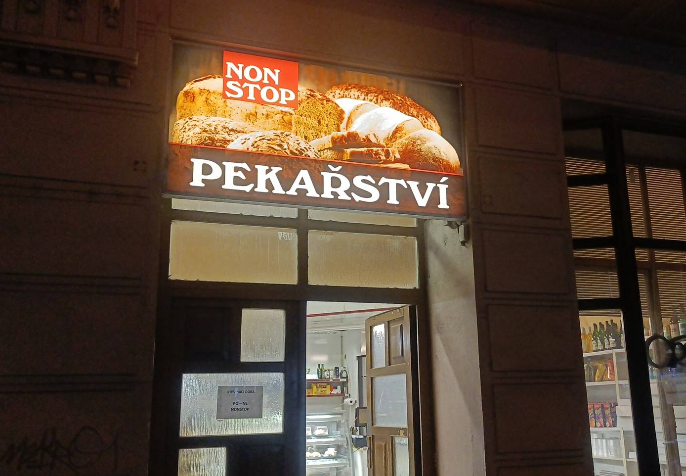 Exteriér pobočky pekárny Barunka na Palackého třídě